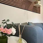 “sweet Boho Penthouse” In Center 아파트